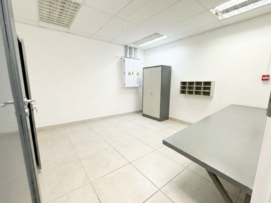 To Let Commercial Property for Rent in Plattekloof Western Cape